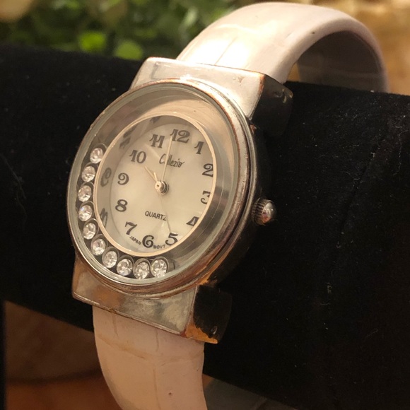 Watch - Picture 2 of 4